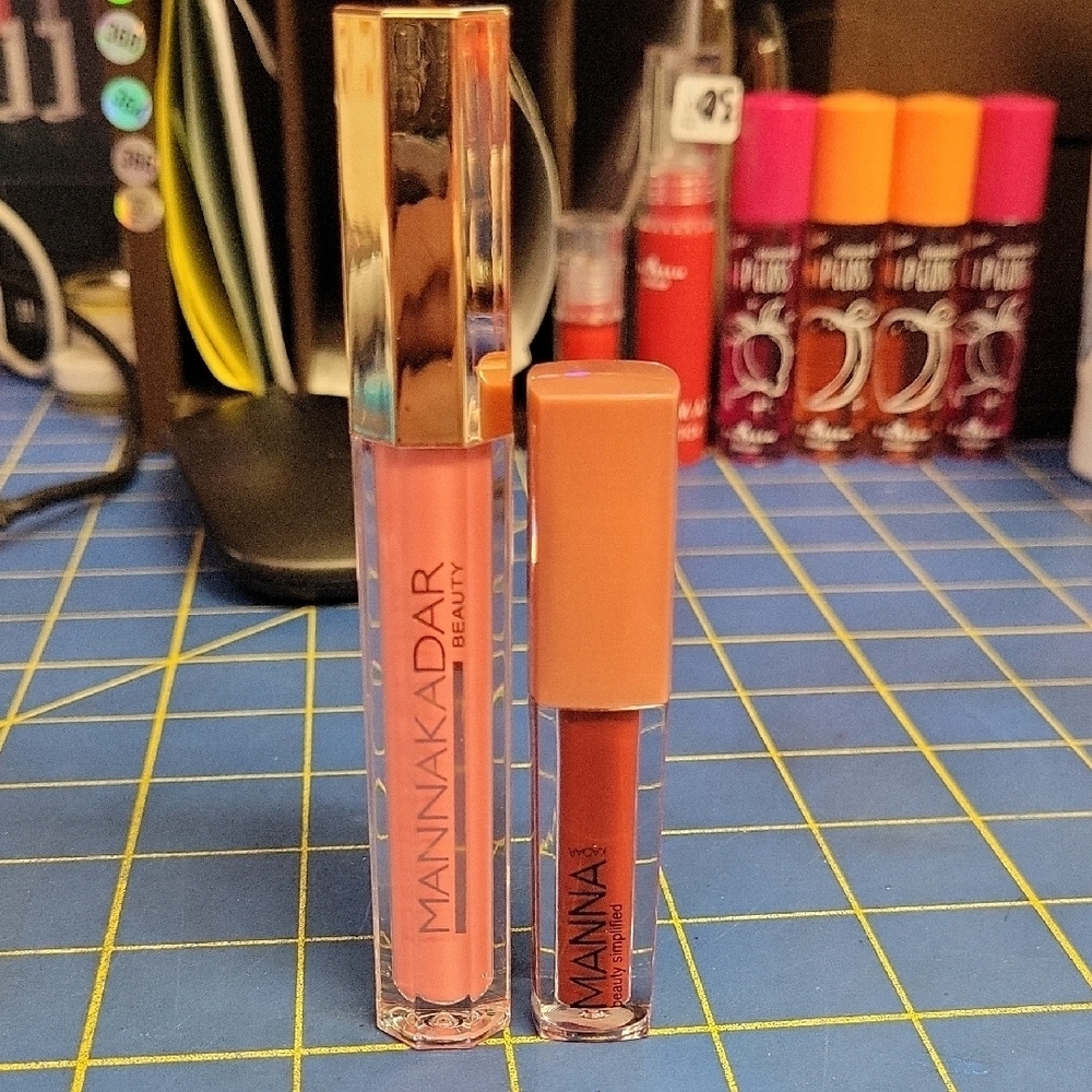 Manna Kadar Lip Gloss Set of 2 Pretty Smart Pink & Pinot Noir Red New